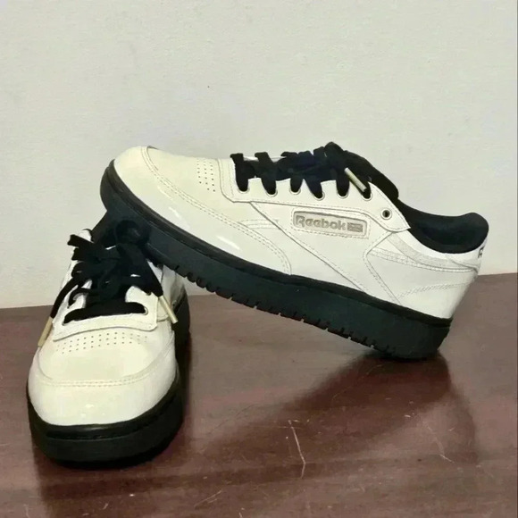 REEBOK  CARDI B CLUB C DOUBLE  SNEAKERS EUC SIZE 8 - Picture 1 of 8